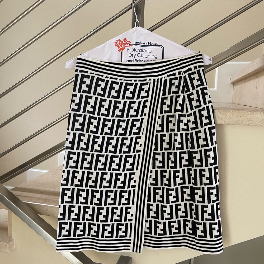 VINTAGE FENDI FF LOGO black and white knit SKIRT💝HP